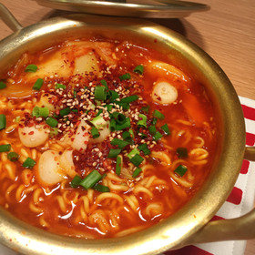 韓国の食堂風☆激辛キムチラーメン